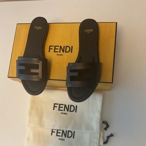 “NWT” FENDI SLIDES - VITELLO FF - SIZE 35